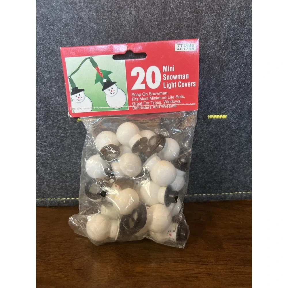 LOT OF 20 PLASTIC‎ BLOW MOLD SNOWMEN CHRISTMAS MINI LIGHT BULB COVERS CAPS